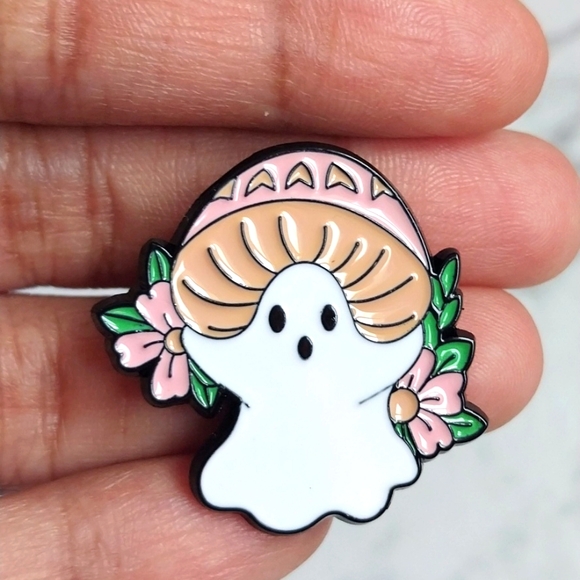 Cute ghost with flowers Brooch pin - Picture 3 of 3